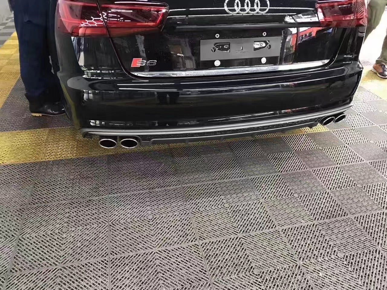 2016-2018 Audi RS6 S6 Style A6 Rear Diffuser With Tailpipe For Audi A6 S6 C7.5