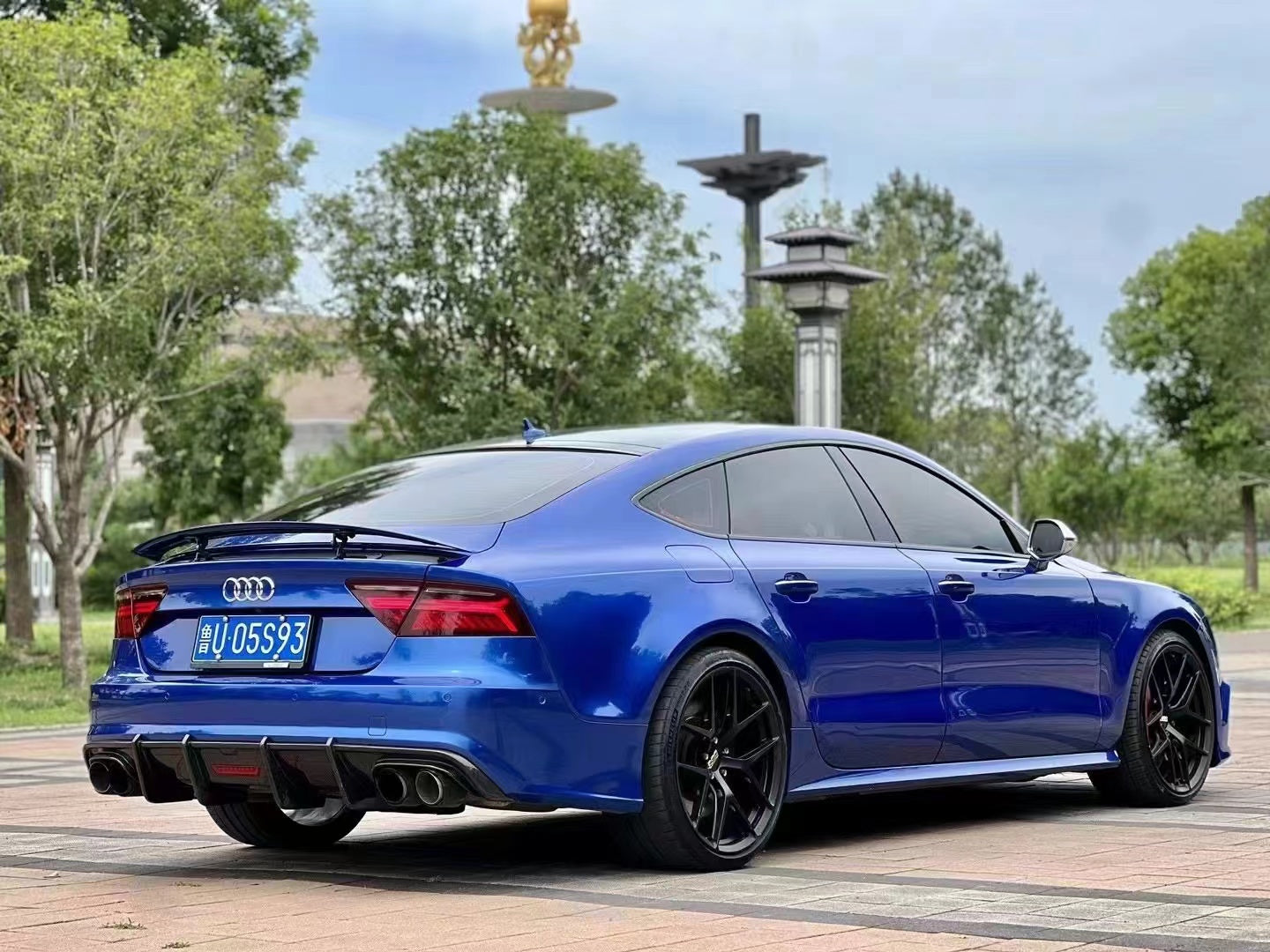 2016-2018 Audi A7 S line S7 Style Carbon Fiber Rear Diffuser With Tailpipe For Audi A7 S7 C7.5